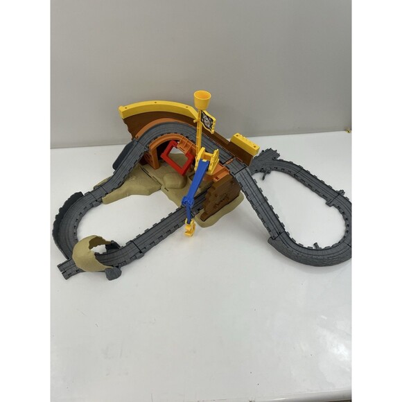 Thomas & Friends 2011 Take-n-Play Thomas at Pirate's Cove V6447 - Complete Set - Picture 1 of 8